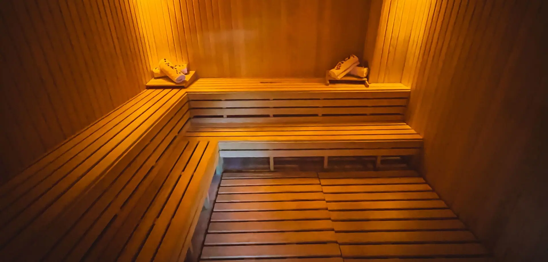 Gym amenities at Bee Fit Health Club